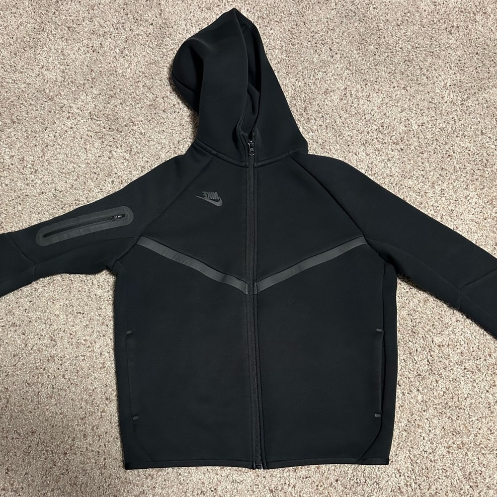 Nike Tech boys size L+ EUC